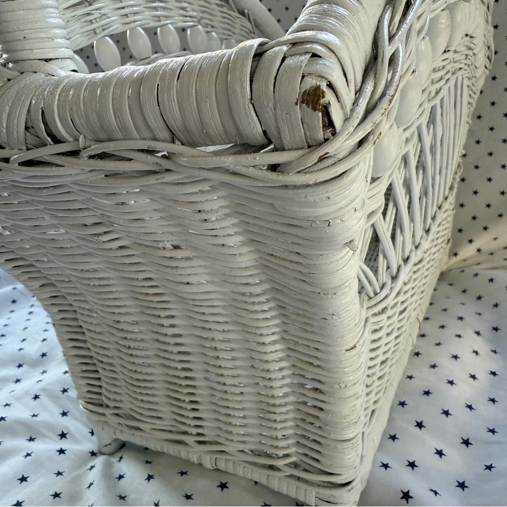 Vintage Wicker White Arched Magazine Holder / Rack w/ Wooden Beaded Detail - Picture 14 of 17